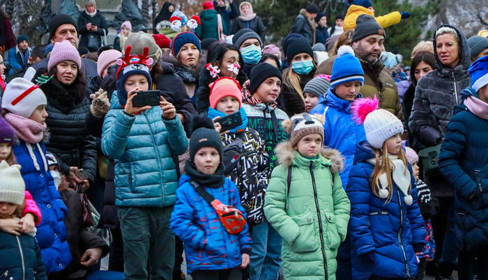 На Думской площади детям включили блатную песню Шуфутинского: “В лагере Новый Год”