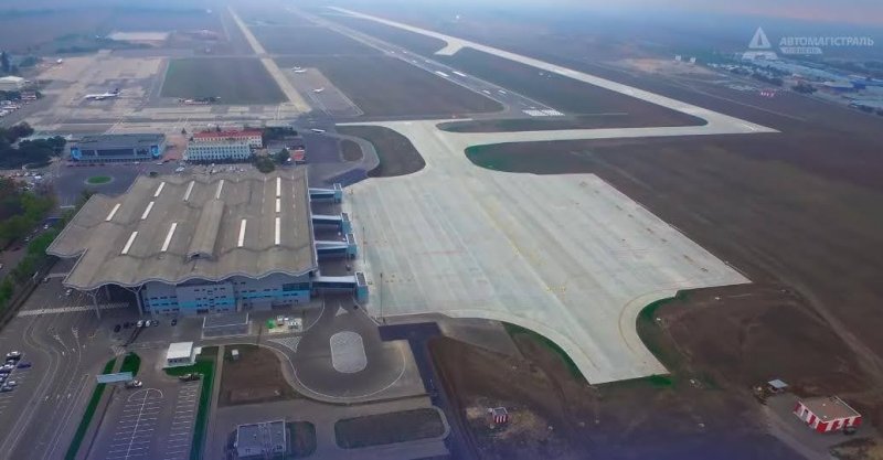 В одесском аэропорту закончили строить новую ВПП (видео)