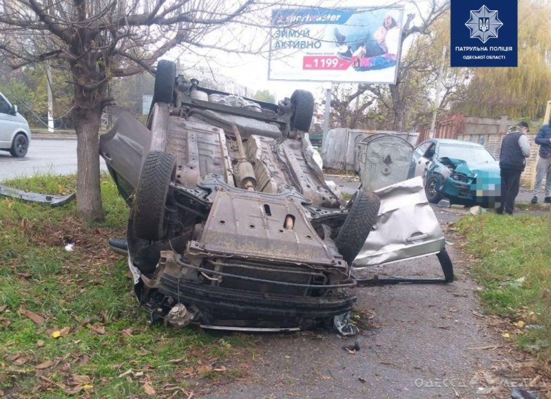 На Люстдорфской дороге в результате аварии перевернулся автомобиль (фото)