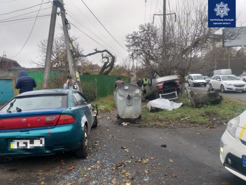 На Люстдорфской дороге в результате аварии перевернулся автомобиль (фото)