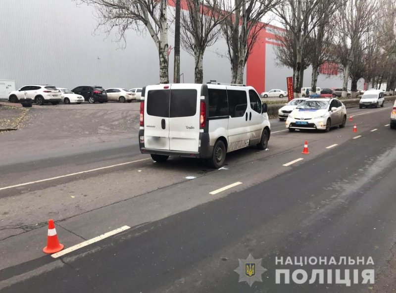 В Малиновском районе Одессы водитель Renault сбил женщину на пешеходном переходе (фото)