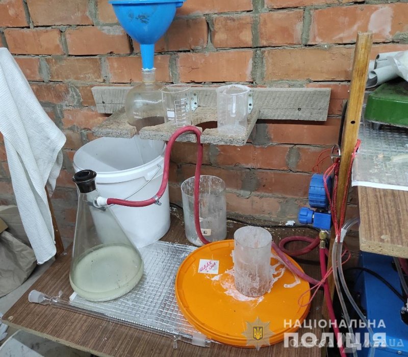 В арендованном доме житель Одесской области наладил производство и поставку наркотиков (фоторепортаж, видео)