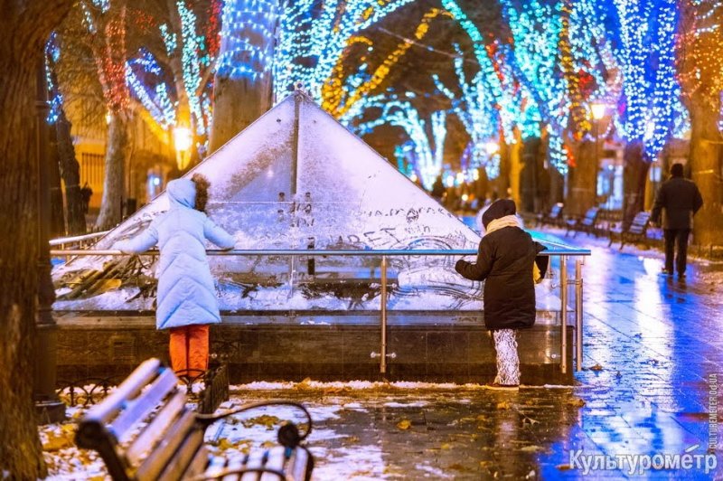 Красивая Одесса под первым снегом (фото)