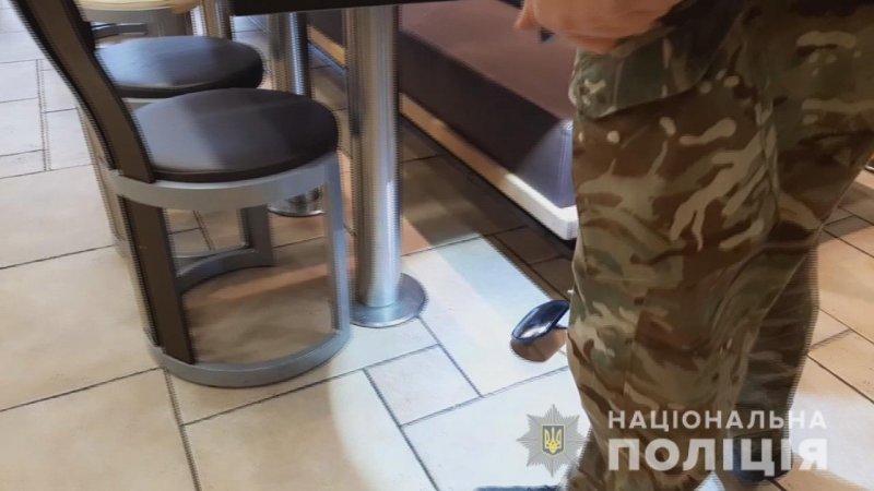 В Одессе мужчина угрожал взорвать McDonald's с посетителями из-за «сложной жизни» (фото, видео)