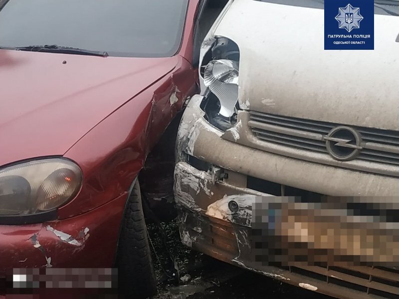 «Неудачный разворот»: в Одессе в результате ДТП пострадал водитель Lanos (фото)