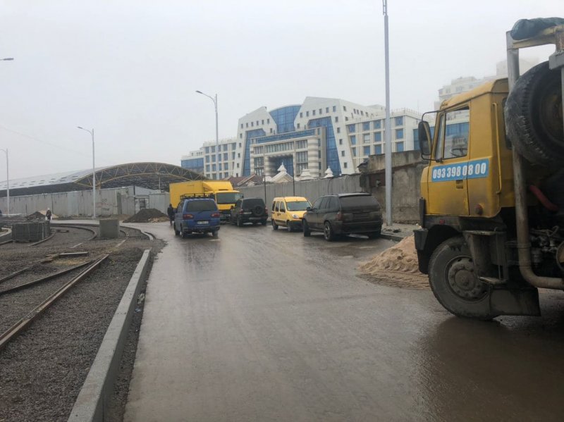 «Даже в выходной день работа кипит»: в Одессе продолжается комплексный ремонт Новощепного ряда (фоторепортаж)