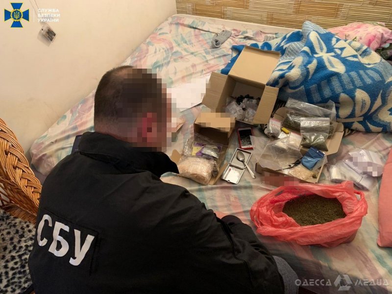 Межрегиональная группировка с помощью «закладок» распространяла наркотики в Одесской области (фото)