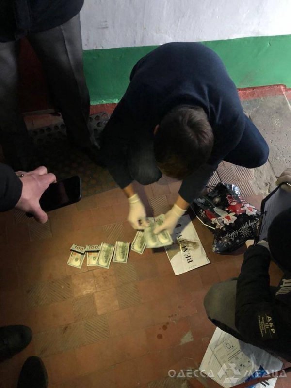 Руководитель подразделения полиции в Одесской области задержан при получении взятки (фоторепортаж)
