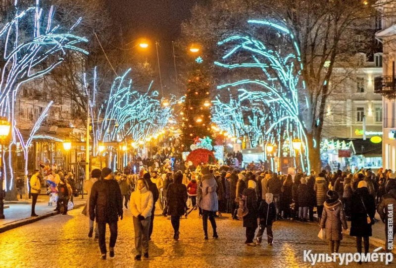 Одесситы решили хорошо погулять перед локдауном (фото)