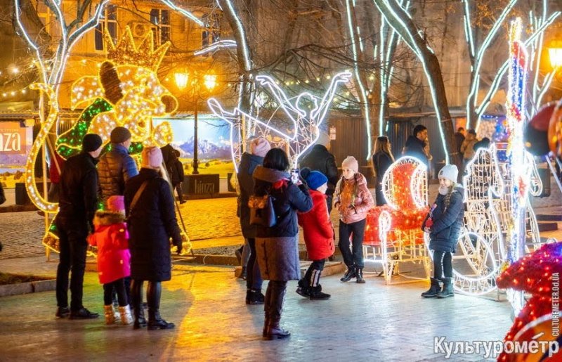 Одесситы решили хорошо погулять перед локдауном (фото)