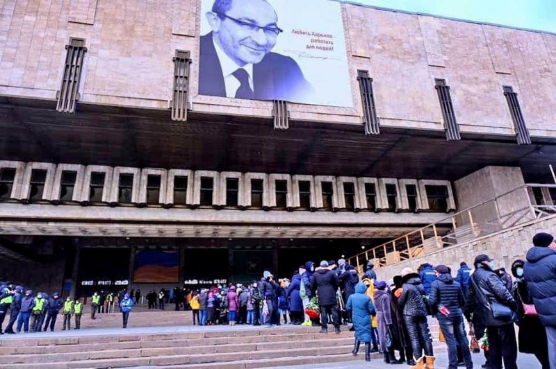 Очередь, как в мавзолей: 100 тыс. харьковчан пришли сегодня проститься с Кернесом