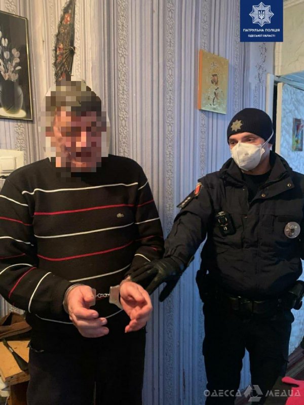 В Одессе во время застолья 64-летний мужчина зарезал своего сына