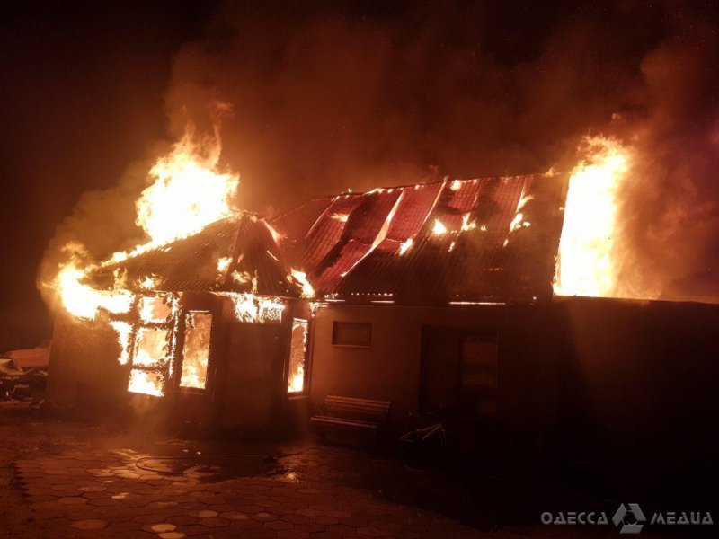 В селе под Одессой полностью сгорел дом: причина – короткое замыкание электропроводки новогодней гирлянды