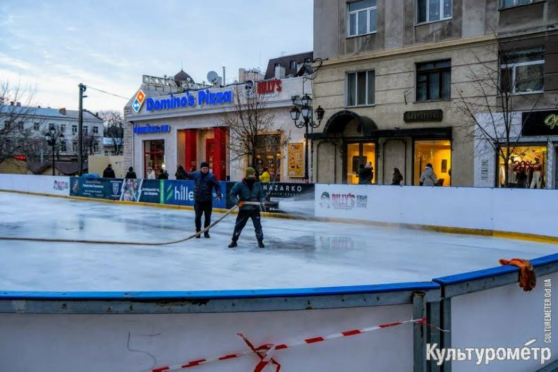 На Греческой площади открывается ледовый каток (фото)