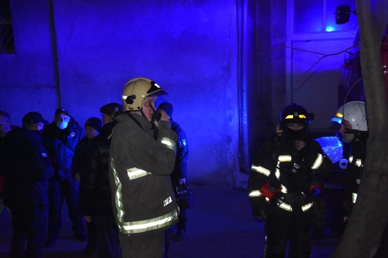 В Одессе за полчаса до Нового года спасатели боролись с огнем в университетской столовой