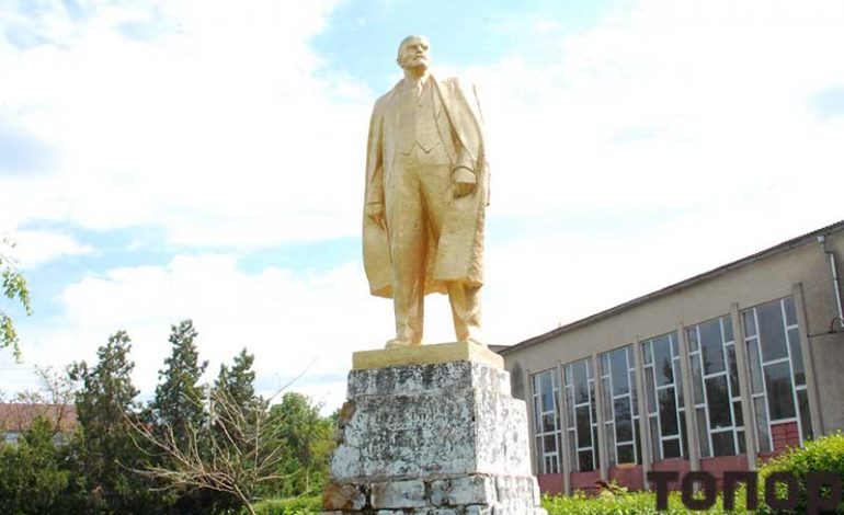 В селе Калчева памятник Ленину остается на своем месте