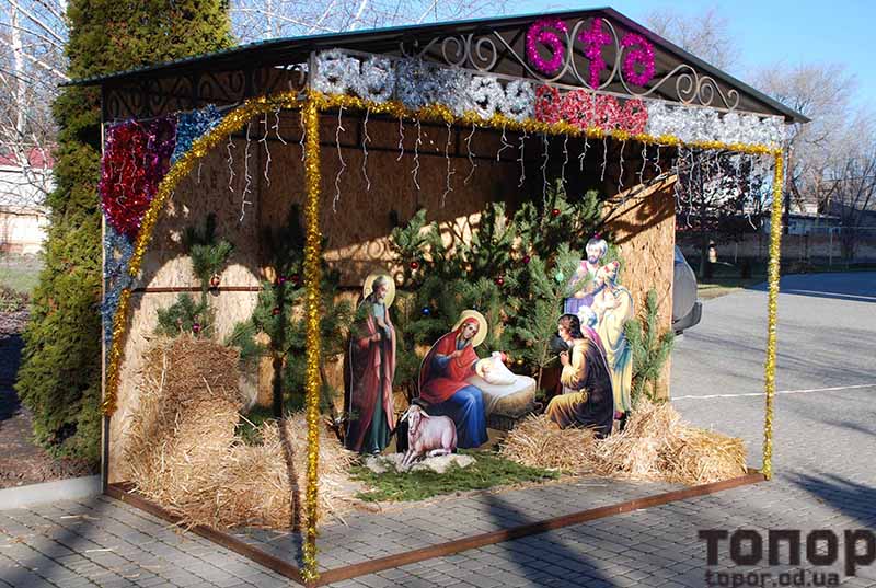 Болградские соборы встречают прихожан рождественскими вертепами (фото)