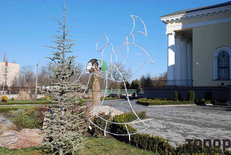 Болградские соборы встречают прихожан рождественскими вертепами (фото)