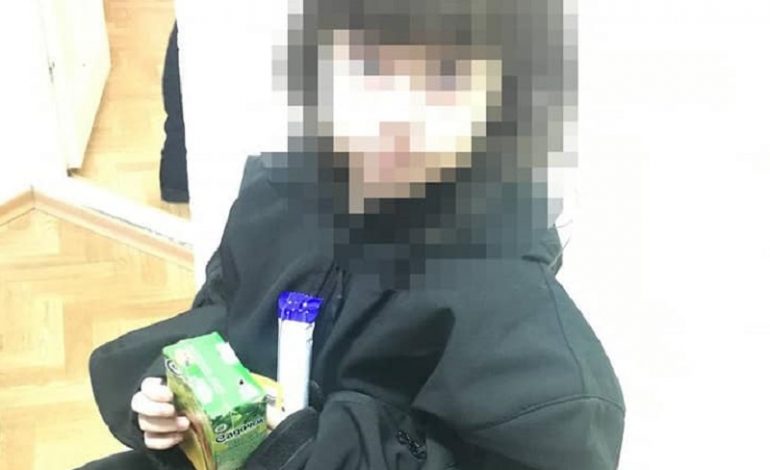 В Одессе 4-летняя девочка без верхней одежды искала маму
