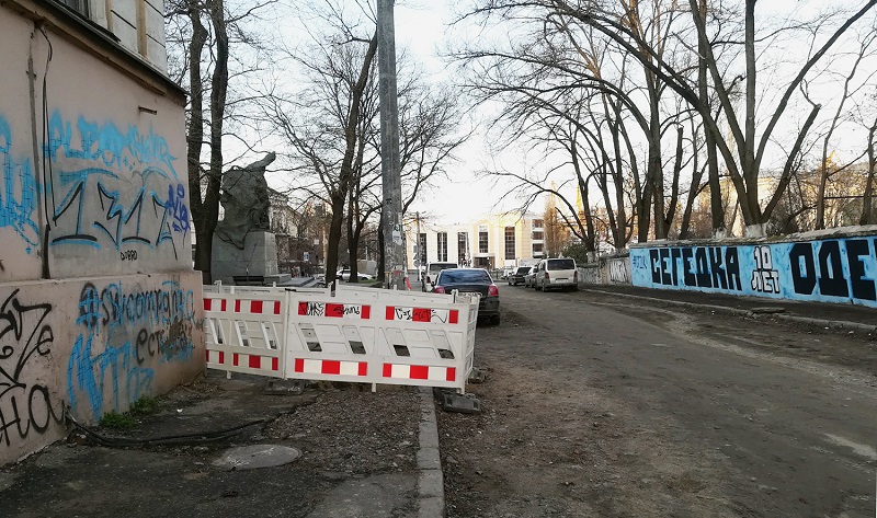 Начались ремонтные работы в самом страшном месте в Одессе (фото)