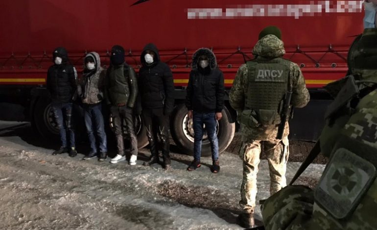 Сирийцы из полуприцепа: в Одесской области задержали нелегалов