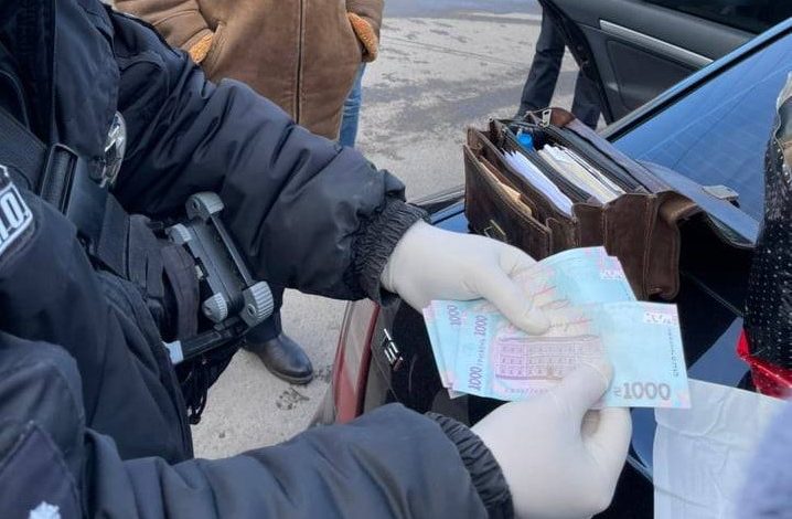 В Болградском районе задержали главу Теплицкой ОТГ на взятке (фото)