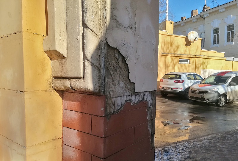 Мавританская арка на Французском бульваре разрушается (фото)