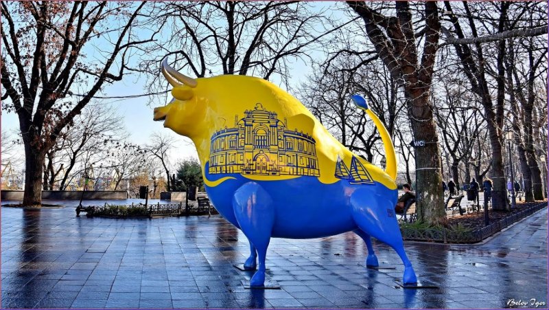 На Приморском бульваре появился бык – символ нового года