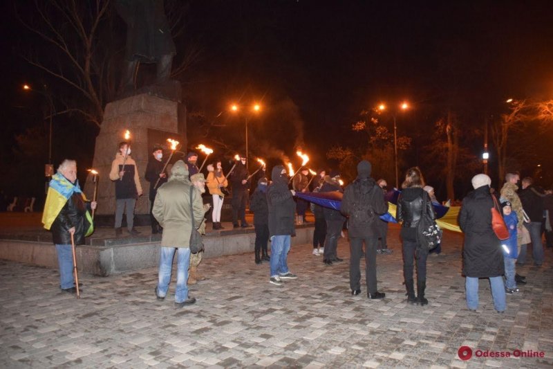 В Одессе зажгли факелы в честь дня рождения Степана Бандеры