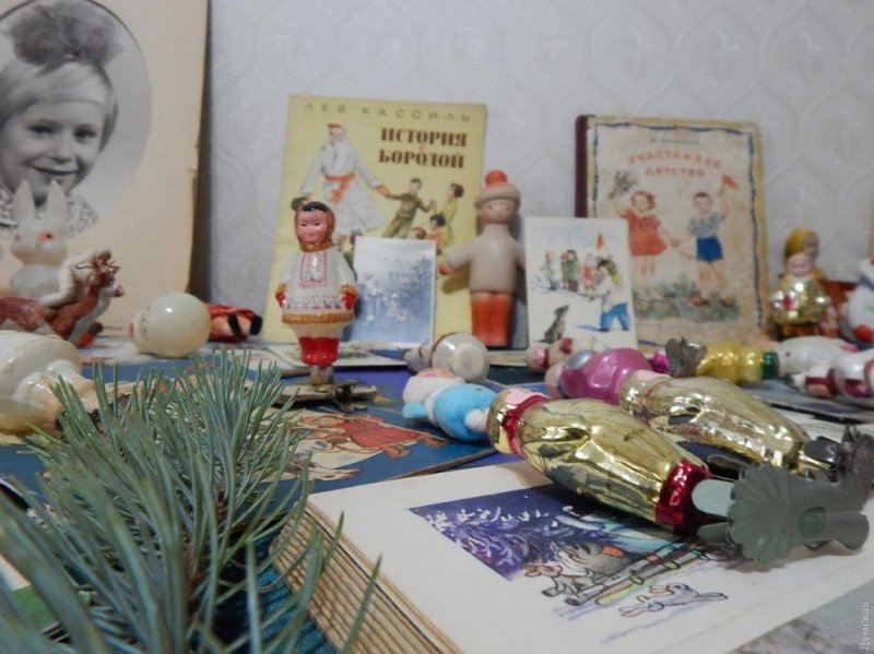 В Одессе собрана уникальная коллекция новогодних игрушек, снегурочек и Дедов Морозов