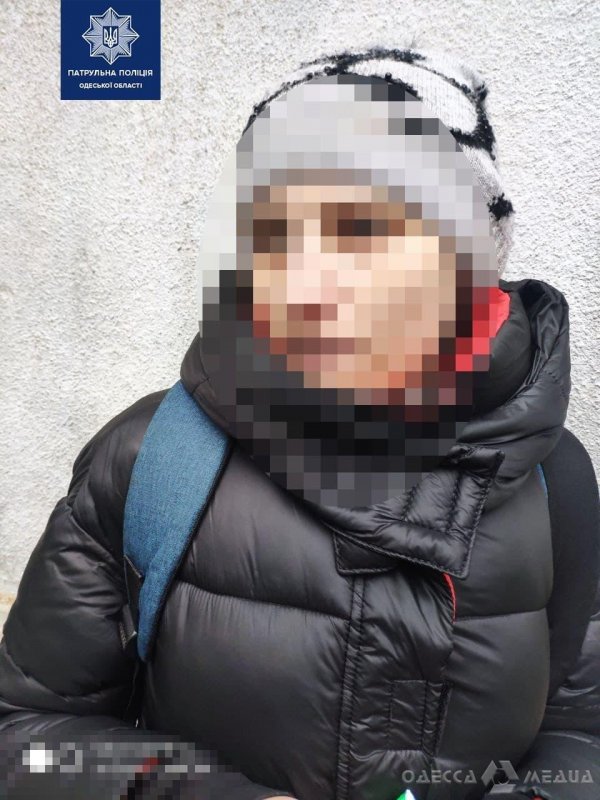 В Одессе полицейские поймали «закладчицу»: во время проверки нашли 129 пакетов метадона (фото)