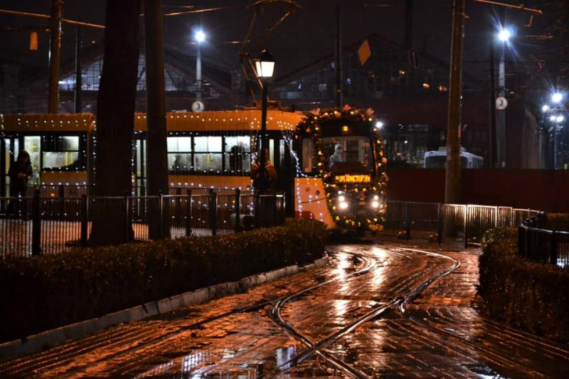 Несмотря на дождь, Рождественский парад трамваев состоялся (фоторепортаж)