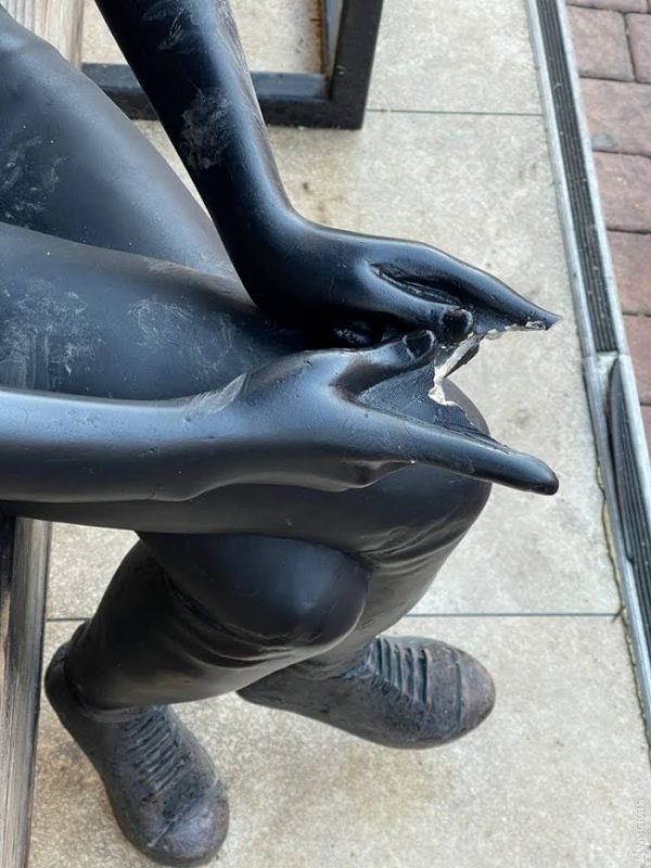 Скульптуру одесского кота-сфинкса разбили вандалы
