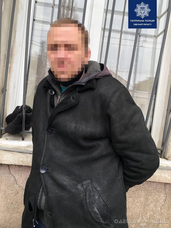 В Одессе патрульные полицейские задержали наркозакладчика (фото)