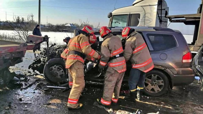 Под Одессой джип врезался в контейнеровоз – водитель погиб