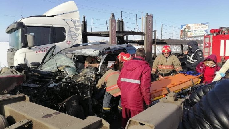 Под Одессой джип врезался в контейнеровоз – водитель погиб