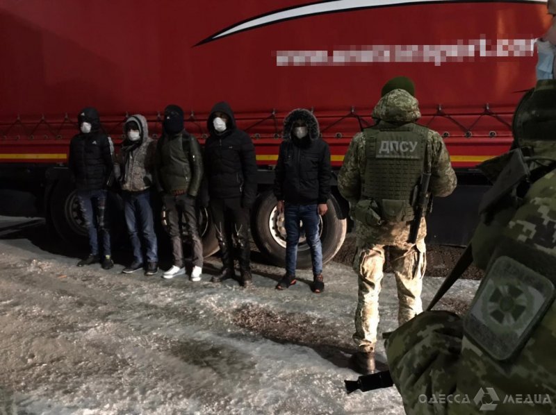 Нелегалы-сирийцы, заплатив за «вояж в Европу» по 7 000 евро, попались в Одессе  (видео)