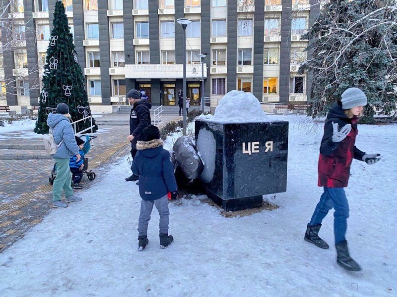 В Одессе появился памятник снеговику (фото)