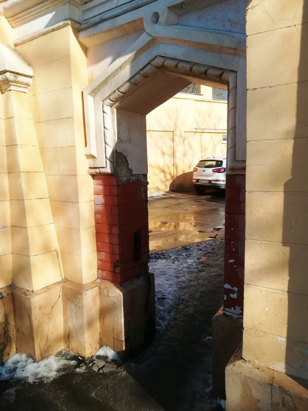 Мавританская арка на Французском бульваре разрушается (фото)