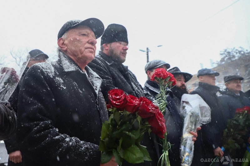 Несмотря на снегопад одесситы почтили память жертв Холокоста (фоторепортаж)