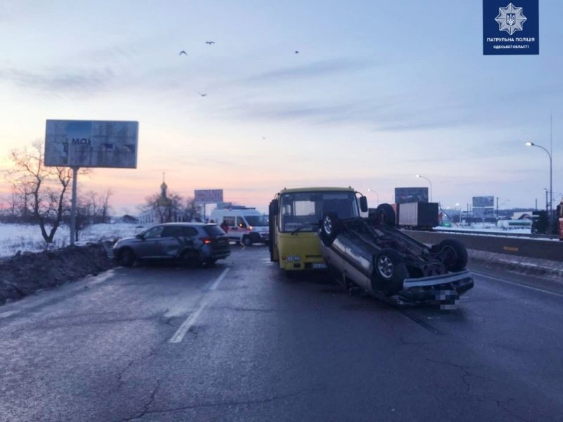 На киевской трассе произошло ДТП с участием четырех автомобилей (фото)