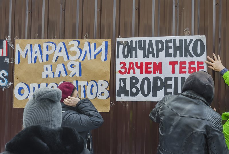 Одесситы вышли на акцию протеста против уничтожения старого особняка и застройки рекреационной зоны