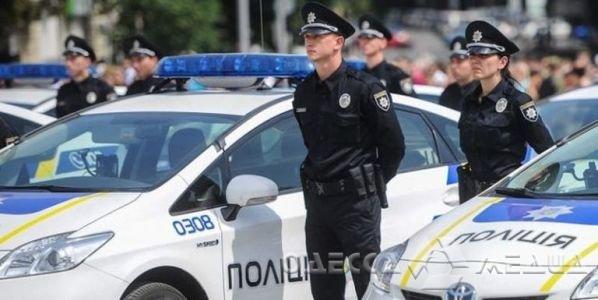 В городе под Одессой патрульные оперативно задержали правонарушителей, укравших ящик для пожертвований (видео)