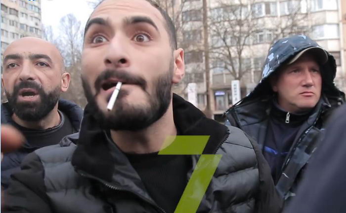 В Одессе торговцы незаконными сигаретами напали на журналистов