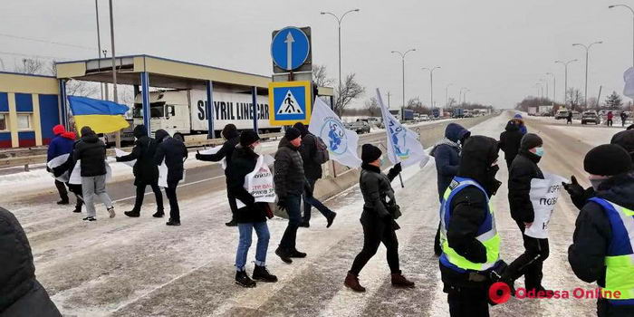 Трассу Одесса-Киев снова перекрывали протестующие – к ним приехал Саакашвили