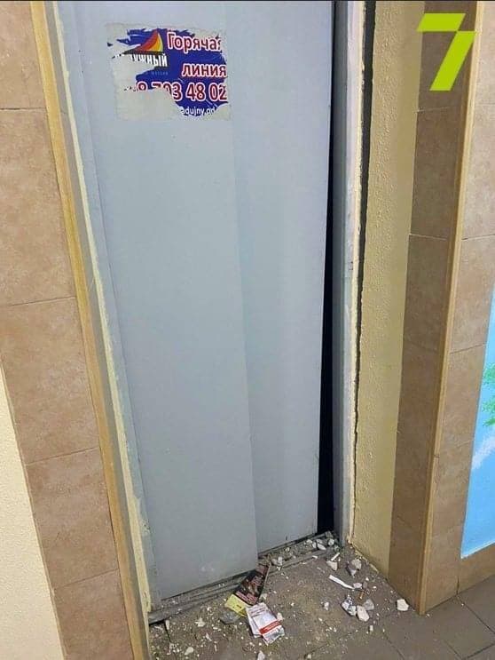 В одесском ЖК «Радужный» рухнул лифт с людьми (фото)