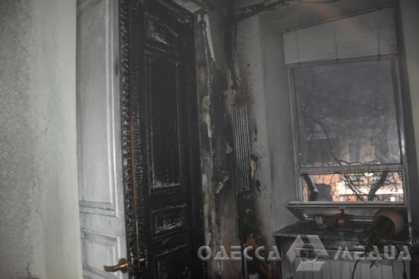 Одесса: 20 спасателей ликвидировали возгорание в квартире (фото)