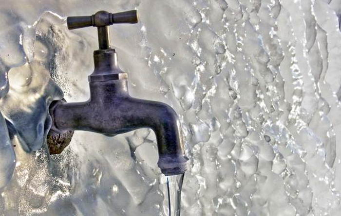 500 одесситов остались без воды – замерзла в трубах