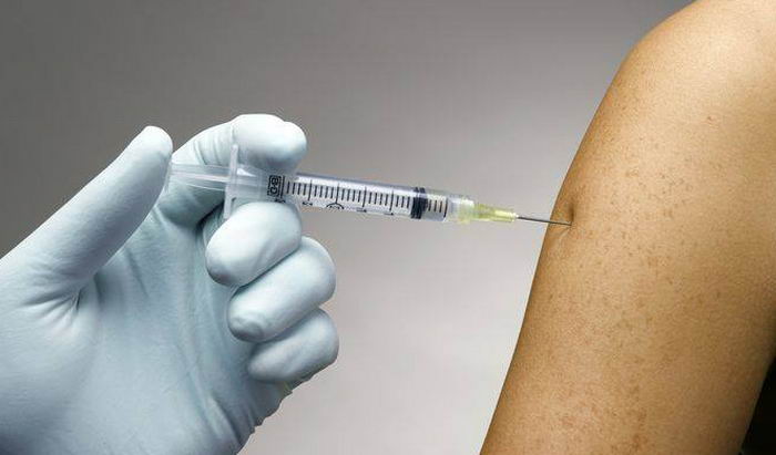 Украинцам начали колоть прививки от коронавируса