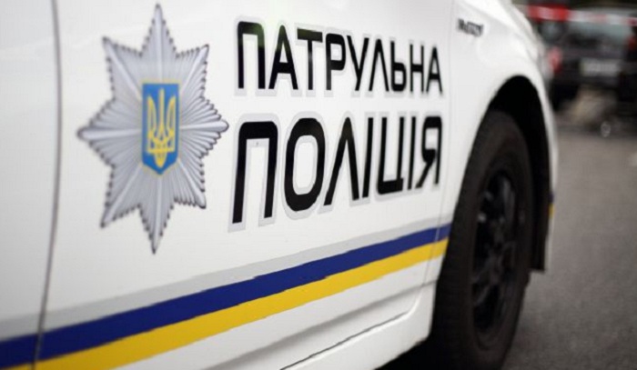 Пьяный водитель Lexus в Одессе отсчитал полицейским 1000 долларов (видео)